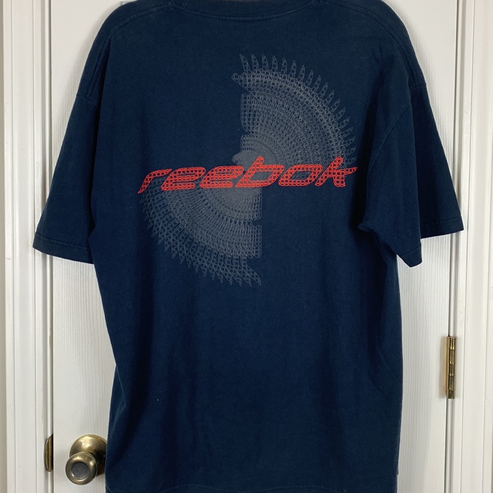 Reebok navy blue short sleeved tee shirt size large.